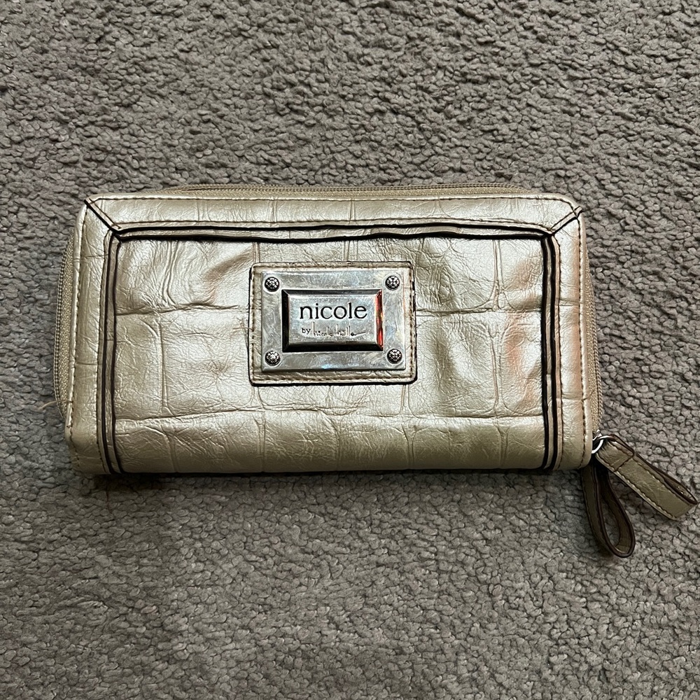 Nicole Miller Metallic Gold Wallet Zip Open Multi Compart. Organization Wristlet